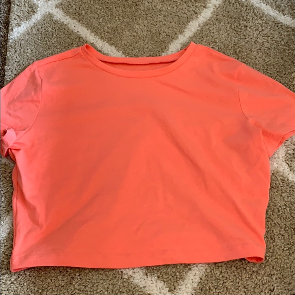 bright pink cropped tee